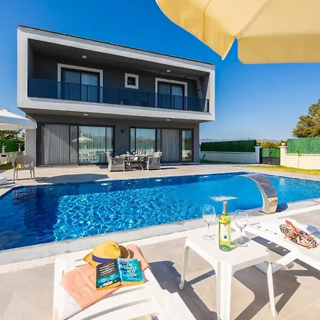 Grand Yasar 4 Villa Okcular