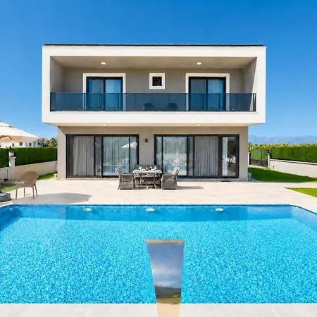 Grand Yasar 4 Villa Okcular