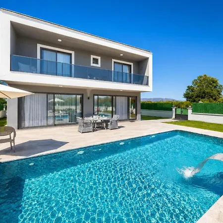 Grand Yasar 4 Villa